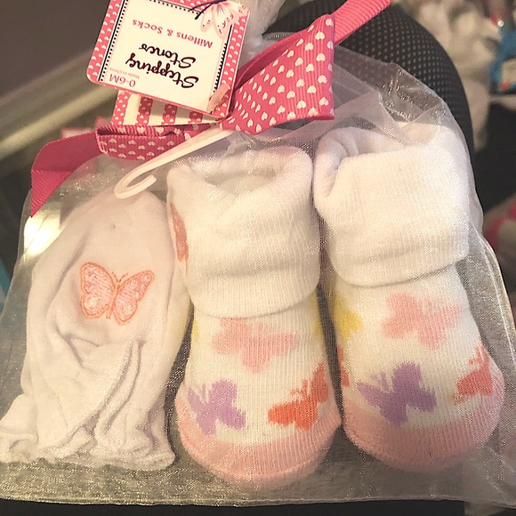 Stepping Stones Socks & Mitts Set - Picture 4 of 4